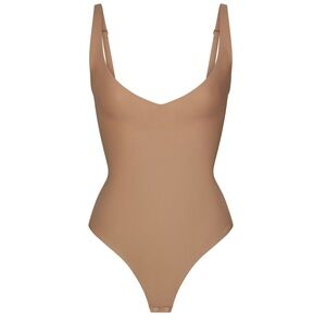 SKIMS BODY CORE SCULPT PLUNGE THONG BODYSUIT | SIENNA SIZE SMALL